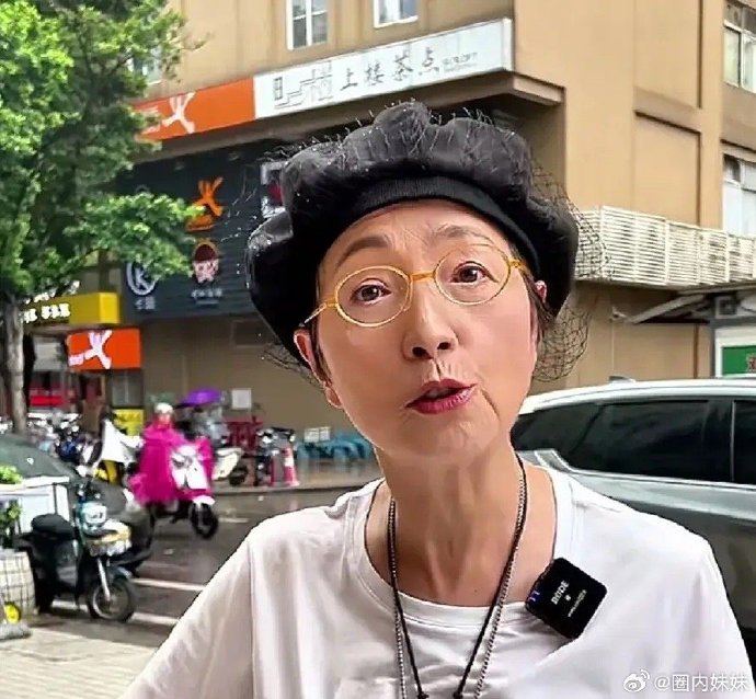 苑琼丹在选品和直播风格上，与其他明星带货主播有何不同之处？