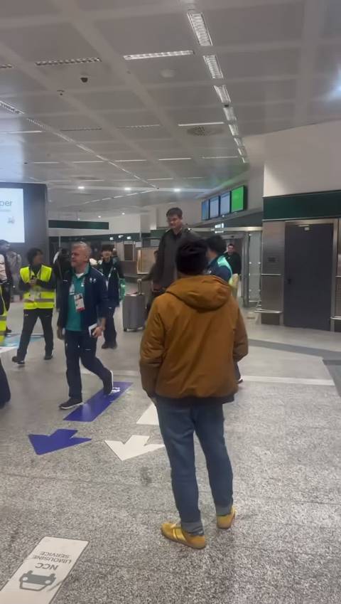 米兰冬奥再攀新高度！ 姚明擎炬亮相开幕式，中国巨人燃动冰雪