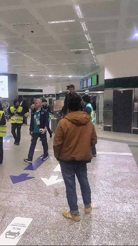 姚明抵达米兰将参加2026冬奥会开幕式并传递火炬