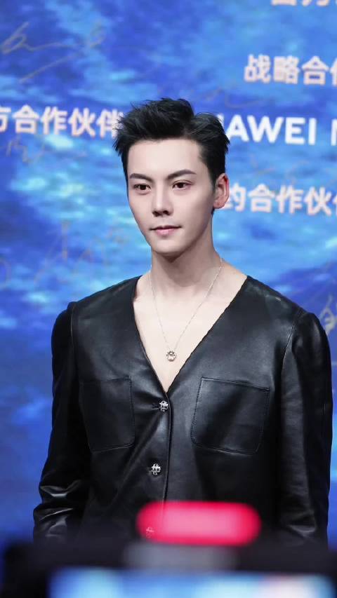 微博之夜红毯直拍，被喊“引领时尚的老钱风，老钱风本钱”