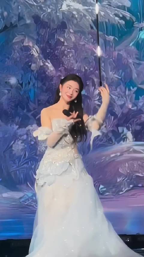 刘浩存这个造型简直就是花仙子下凡吧！也太美了