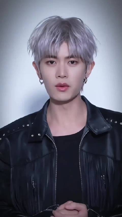 任嘉伦这个银发造型也太绝了吧，新专辑我很喜欢！