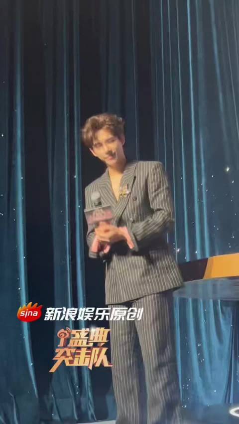 王大师准备的礼物是相机，自己也很爱拍照期待一波风景照