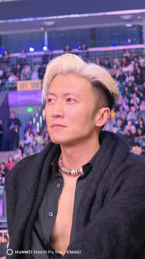 谢霆锋45岁素颜出镜引热议