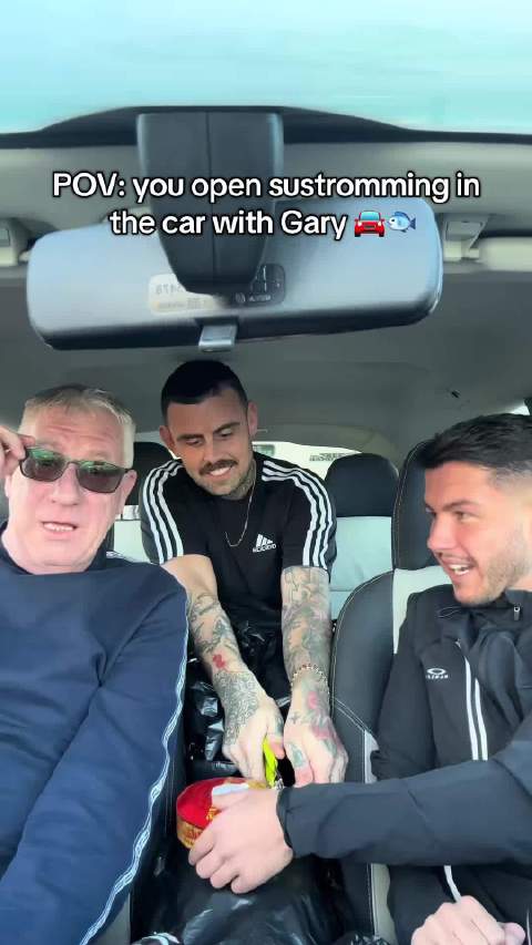 在汽车上打开鲱鱼罐头挑战，吐车上洗车钱谁出