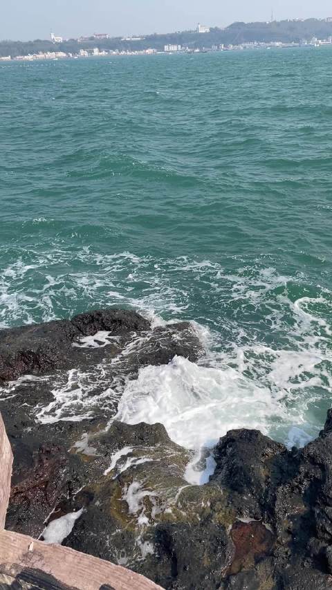 涠洲岛晴日风光绝美，鳄鱼山地质公园岩层原片曝光