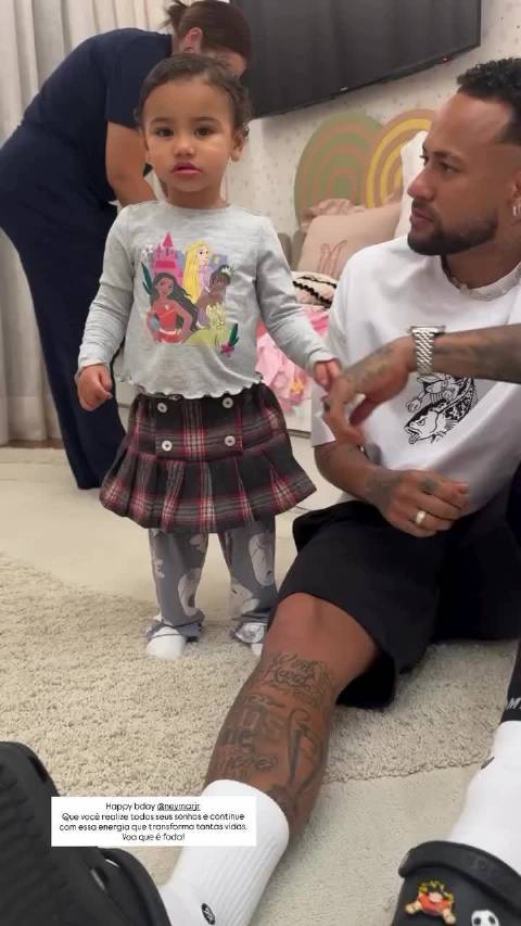 视频玩家从小培养 内马尔