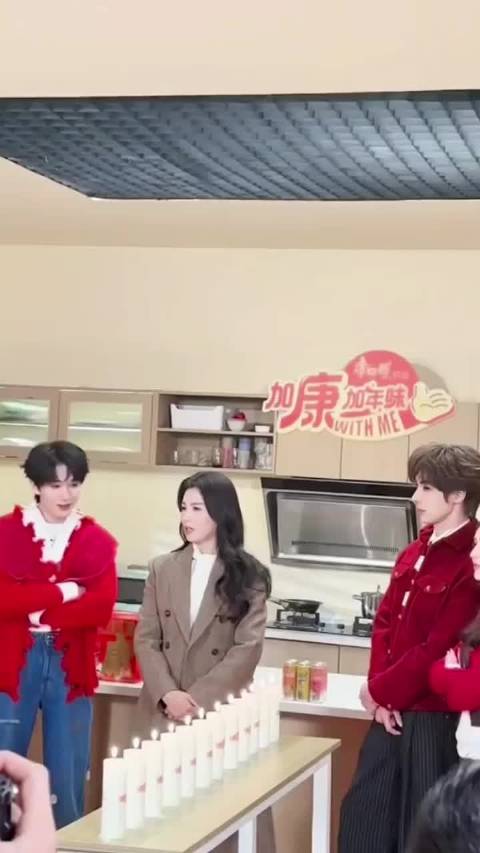 余宇涵喊分手玩梗放飞，刘涛魔丸喜感十足