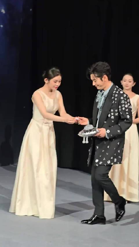 内娱20年在线时间最长的天花板黄晓明