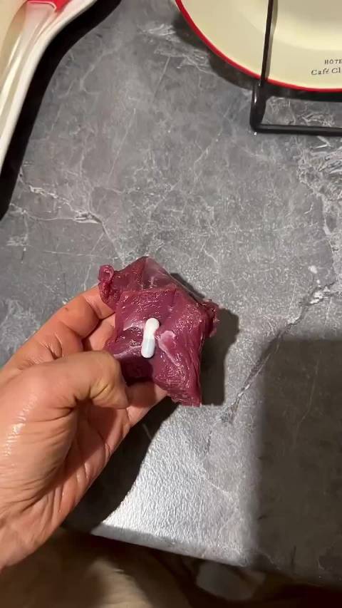 如何给小黑豹喂药 网友：幸好是豹子，要是猫早就咬你了 黑豹露娜