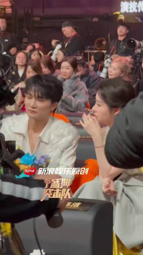 周深张碧晨你俩就这样唱歌唠嗑都来～好想知道聊啥呢