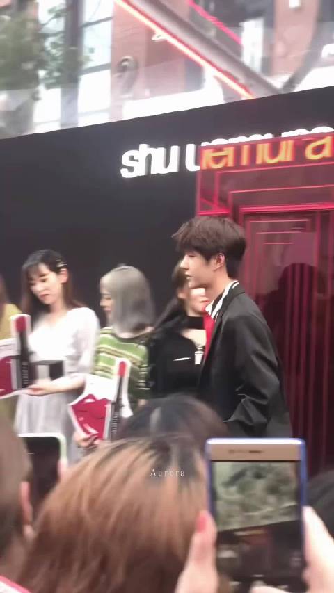 王一博主演电影《热烈》青春主题引共鸣