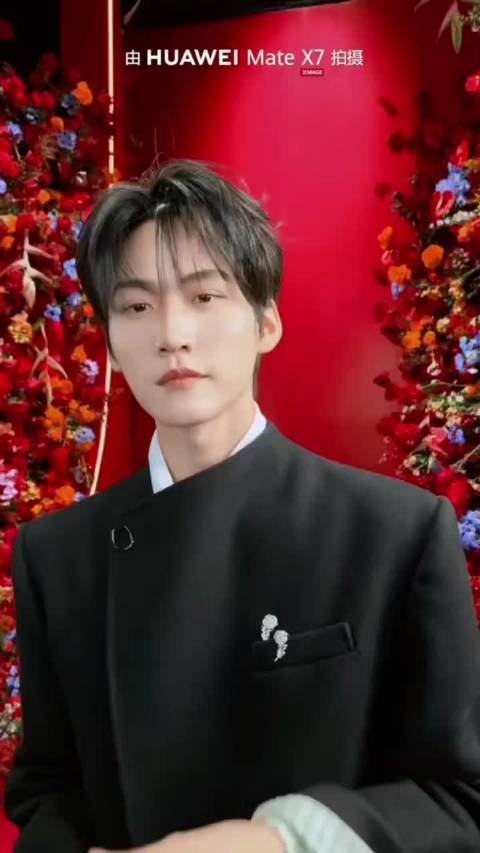 周柯宇陈妍希微博之夜合照质感高级