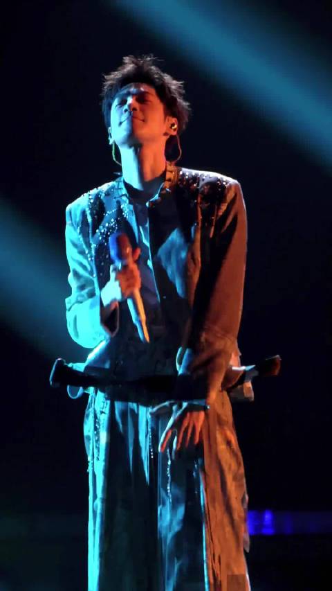 罗云熙的嗓音也太好听了吧，这首歌唱的好有朝气的感觉！