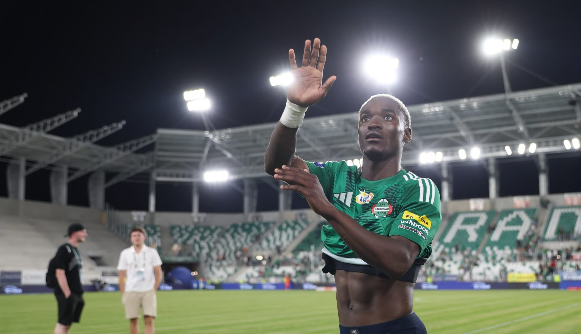 外媒：大连英博将签拉多米亚克前锋，转会费创历史