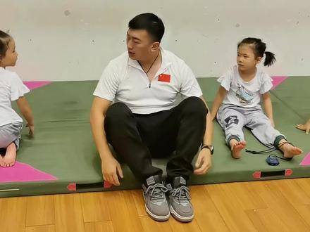 伤痛与汗水交织成日常，只为那一刻的璀璨绽放！