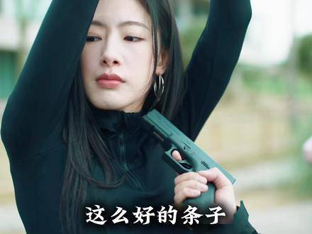 狂妄的毒枭手握“真理”，在女警身体上放肆横行