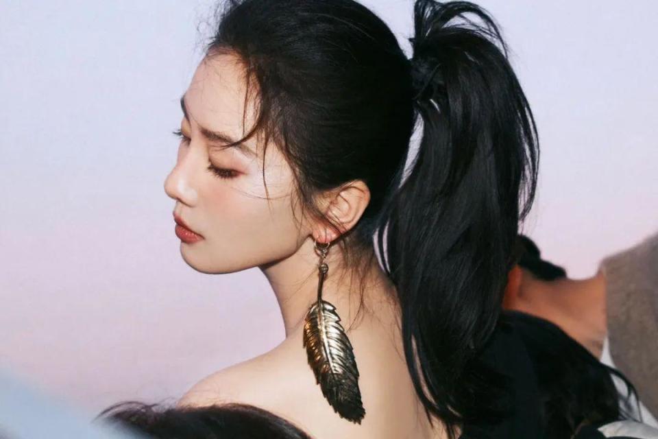 刘诗诗面相明媚自信阳光,状态绝美事业全面开花_新闻