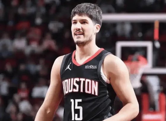 谢泼德过去8场比赛三分球合计50中10，命中率仅20%