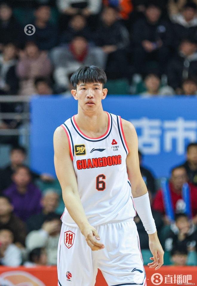 俱乐部杯广东输上海，奎因炸裂，黄明依抢眼，杜锋重用张皓嘉被批