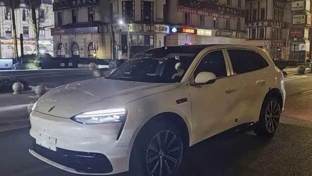 【E汽车】问界M6全新配色及无伪装实车曝光