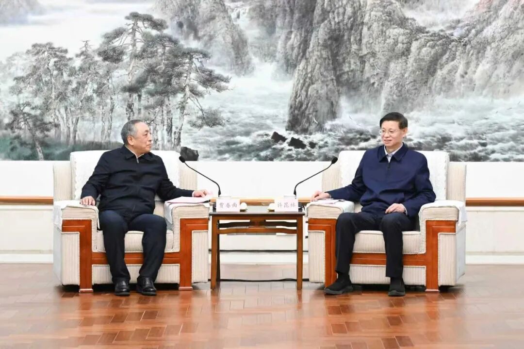 省委书记许昆林会见中国煤炭地质总局党委书记贾春曲。