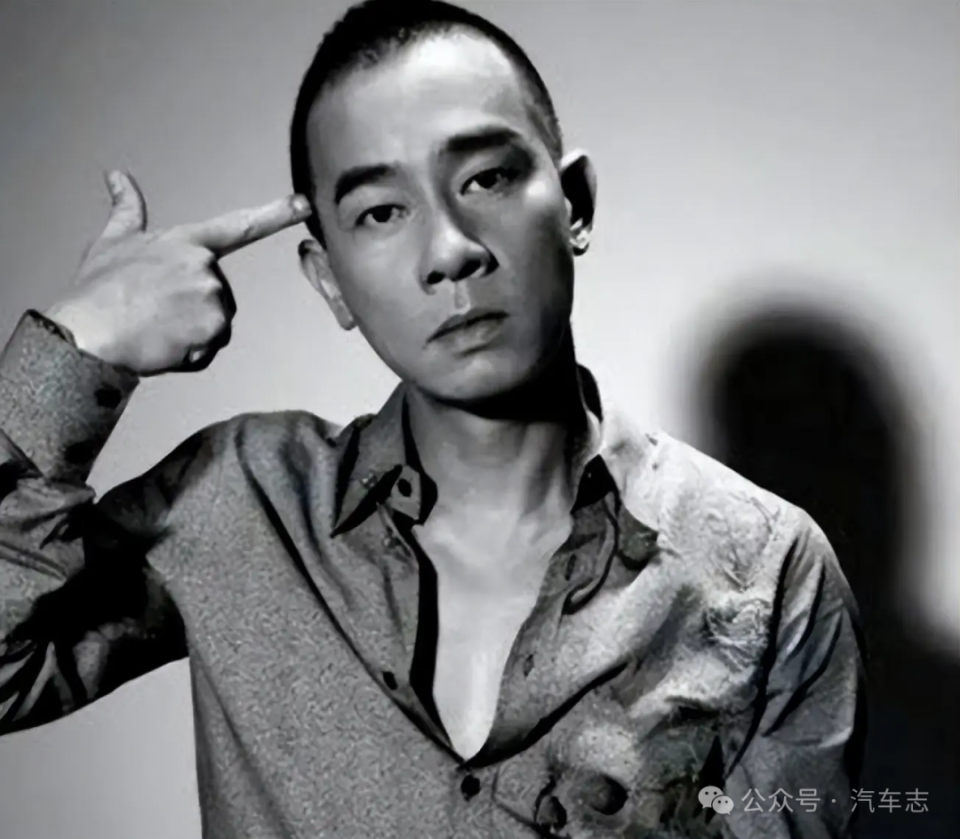 “山鸡哥”陈小春10多年不换车,霸气座驾车牌意义非凡