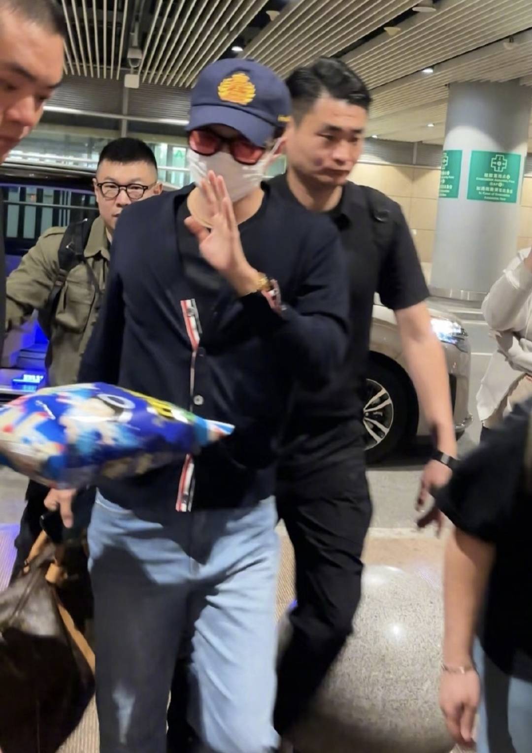 吴世勋机场“婉拒浪味仙”:一场甜度超标的双向奔赴