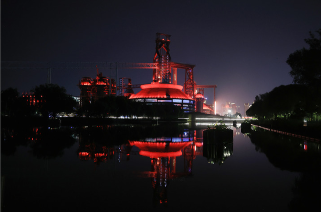首钢园区夜景。新华社记者 张晨霖 摄