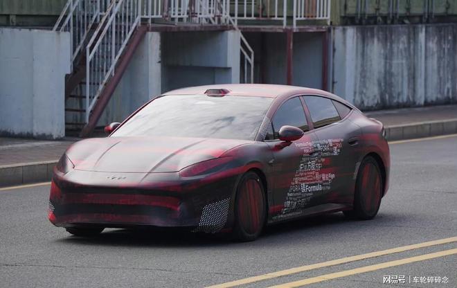 方程豹首款轿车来了！镁7谍照曝光 智能化拉满