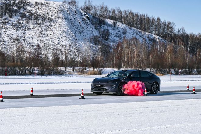 新阿维塔12首搭全新升级太行智控底盘