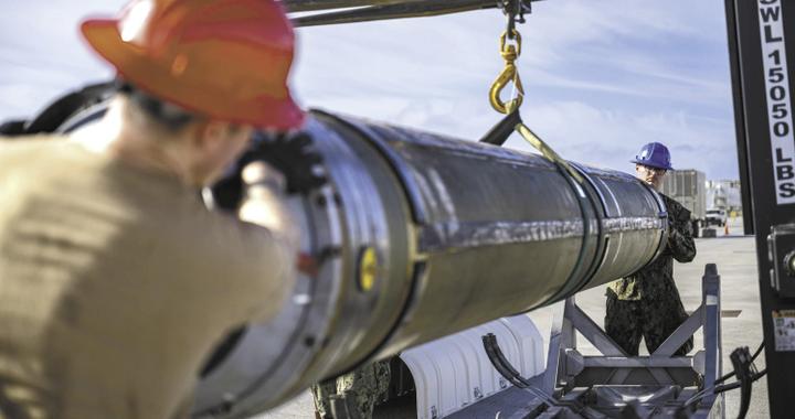 美国将加速生产五种关键导弹，军事专家解读