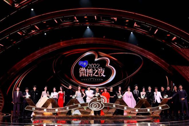 微博之夜大合照曝光，刘亦菲疑遭孤立，杨幂刘诗诗都不愿站她旁边|唐嫣|胡歌|女明星_订阅