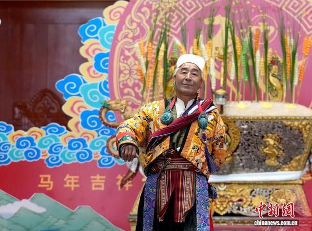 图为服饰秀现场。中新社记者 李林 摄