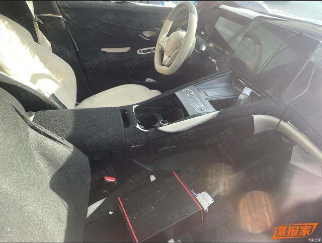 配备激光雷达/后轮转向 预计一季度正式亮相 海豹08内饰谍照首曝