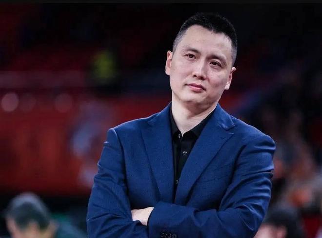 CCTV5直播广东男篮VS上海，卢伟迫不及待，杜锋事事不顺，谁能赢