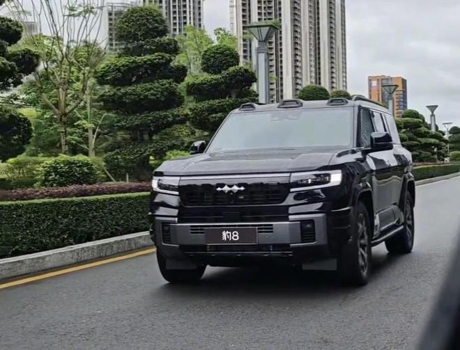 方程豹豹8实车曝光，2.0T+双电机，6座7座布局，预计售价50万