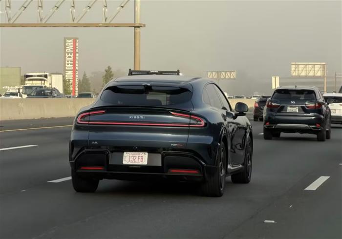 “意外”出海 小米YU7 Max现身美国高速