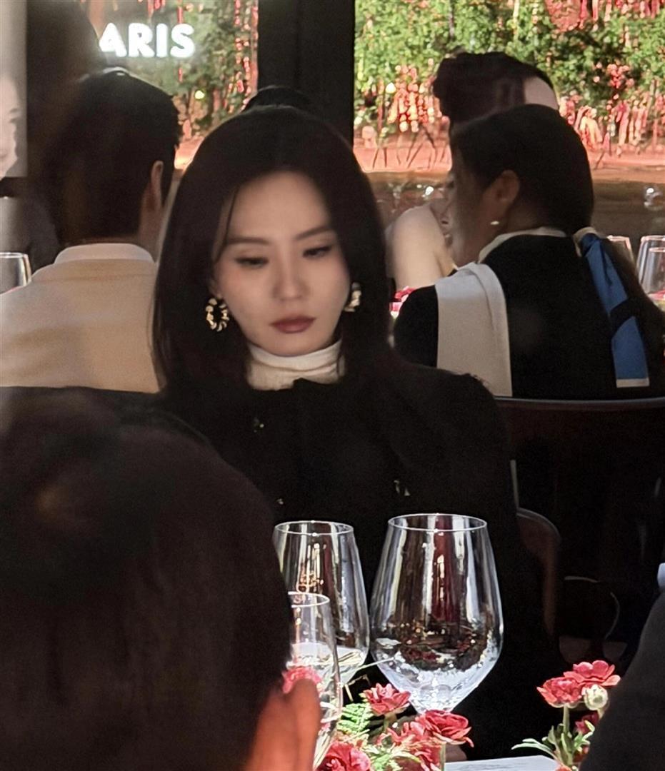 刘诗诗上海出席CELINE活动,廓形毛呢外套搭配阔腿裤,温柔又漂亮