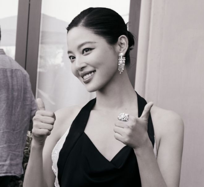 辛芷蕾首谈影后感受：倪妮赵丽颖都私信祝贺，讨厌女演员互相攀比