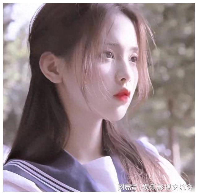 杨超越：出圈神图背后的“流量变现”