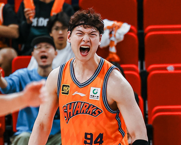 CBA杯：上海三杀广东进四强战山东 洛夫顿31+7+11奎因37+14