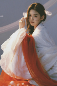 不止初恋脸！章若楠的古风造型，藏着最动人的成长力