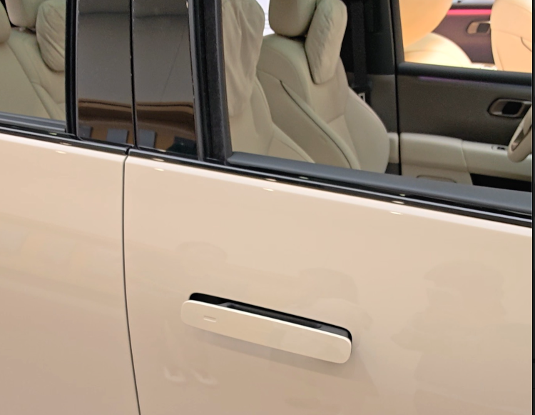 实测5款新能源车门把手：隐藏式仍为主流