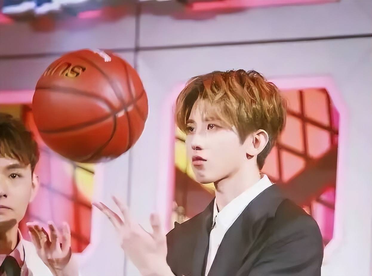 蔡徐坤高中单场爆砍16分?NBA篮球大使蔡徐坤是什么水平?_比赛_美国_本赛季