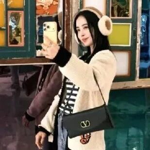 蔡依林上脚！华伦天奴 x Vans 2.0联名系列完整公开，正式发售了！