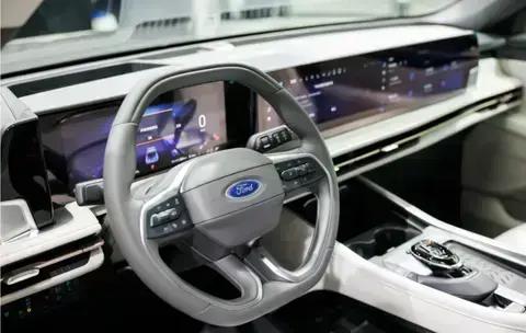 26新款锐界L中配起搭载方向盘和二排座椅加