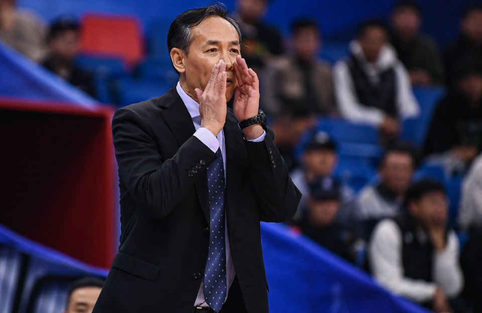 北京主帅：被质疑确实很痛苦 球员不要担心胜负得失