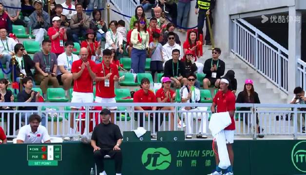 中国队第四场即时比分 张之臻7-5博杰斯 张之臻先下一盘！