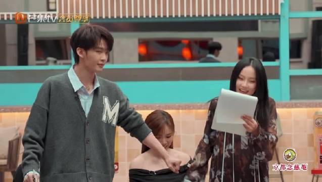 苏有朋片场示范拧手腕戏份,演员误伤自己引混乱